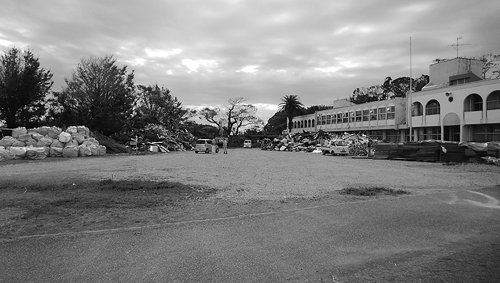 災害ゴミ仮置き場（旧南三原小校庭）