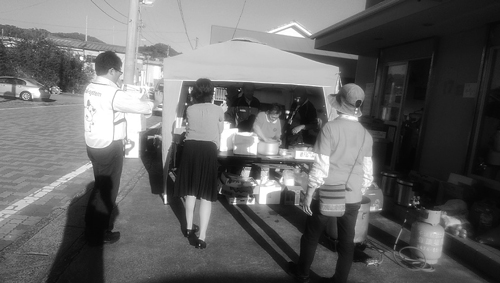 炊出しボランティア。