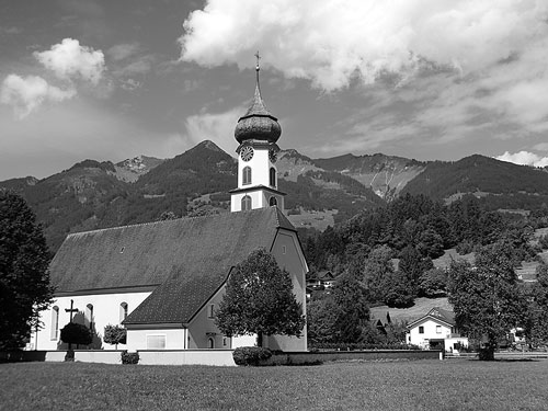 山岳農村の風景（フォアアールベルク州ルーデッシュ）